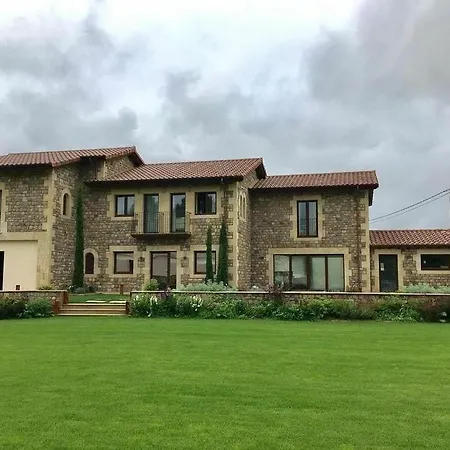 La Fuentona De Santillana Farm stay