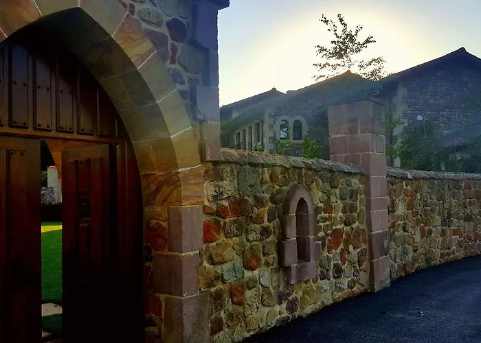 La Fuentona De Santillana Farm stay *